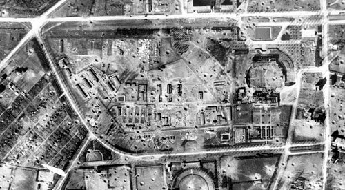 Vue aérienne du stalag VI D, après le bombardement de Dortmund du 21 février 1945